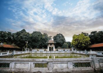 Giới thiệu Văn Miếu Quốc Tử Giám bằng tiếng Anh: Bảo Tàng Văn Hóa Của Việt Nam