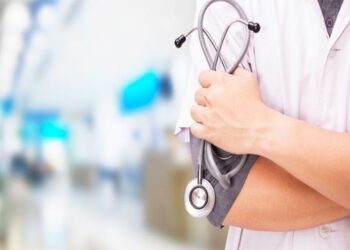 Viết đoạn văn bằng tiếng anh về nghề Y Tá – Bác Sĩ