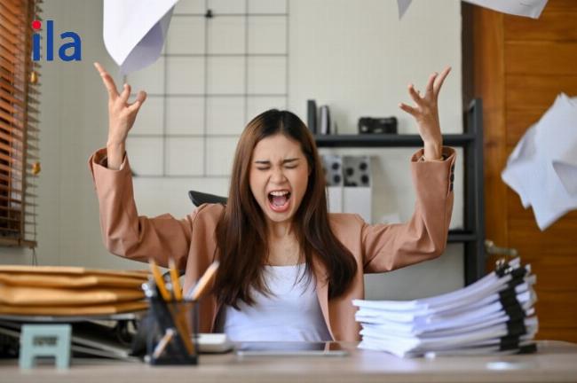 Cách dùng angry with và động từ