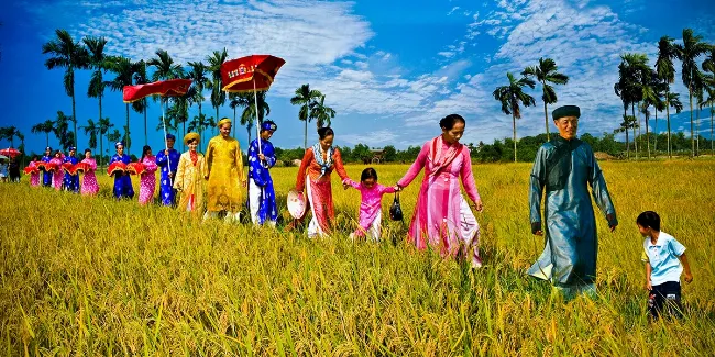 Hình ảnh minh họa một bàn ăn với các món ăn Việt Nam truyền thống trông rất ngon, dùng để giải thích từ ngon tiếng Anh là gì trong ngữ cảnh ẩm thực