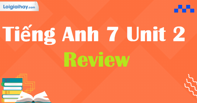 Các cuốn sách giáo khoa Tiếng Anh 8 i-Learn Smart World được xếp gọn gàng trên bàn làm việc cho việc nghiên cứu và học tập