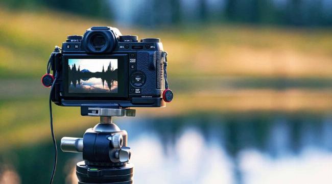 Hình ảnh trừu tượng về việc truyền tải thông điệp và tuyên truyền tiếng anh là gì đến nhiều người