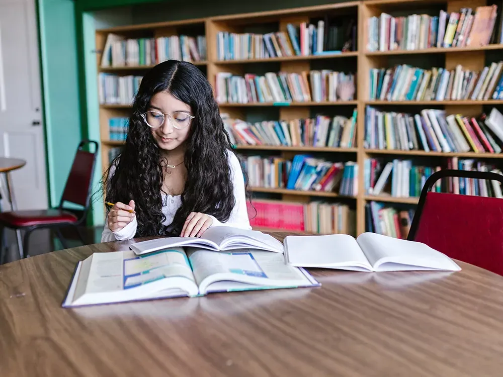 Sinh viên làm bài trắc nghiệm tiếng Anh