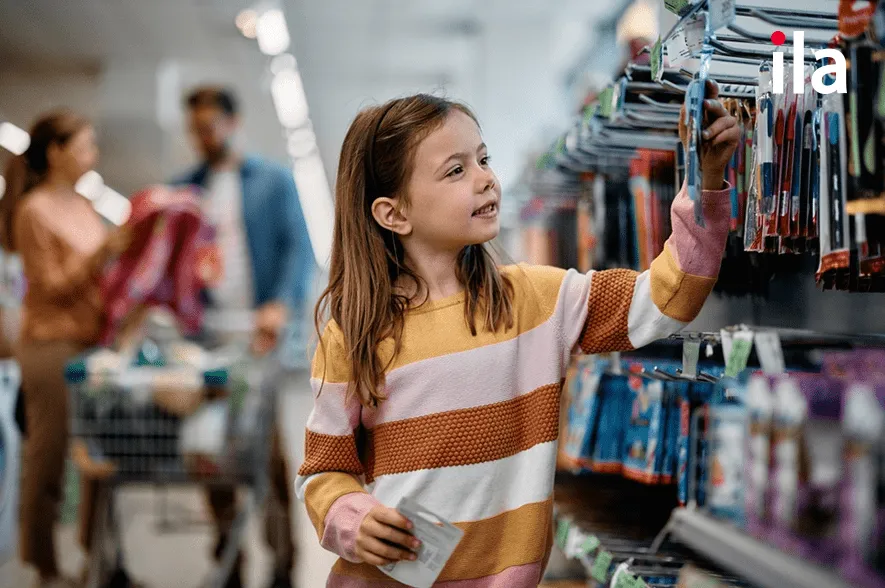 Đồ dùng học tập tiếng Anh bao gồm nhiều dụng cụ quen thuộc hàng ngày