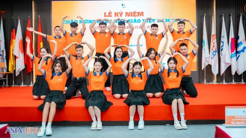 Hướng tới một tương lai tươi sáng với những lời chúc tốt đẹp