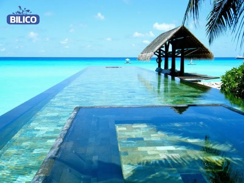 Vẻ đẹp lung linh huyền ảo của hồ bơi vô cực về đêm