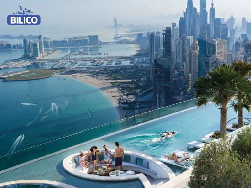 Hồ bơi vô cực trên cao nhìn ra toàn cảnh thành phố