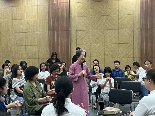 Nhà văn Lê Phương Liên kể lại giai đoạn phát hành truyện không bản quyền đầy khó khăn