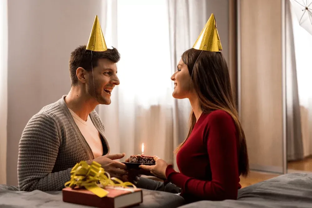 Hình ảnh cặp đôi lãng mạn chúc mừng sinh nhật