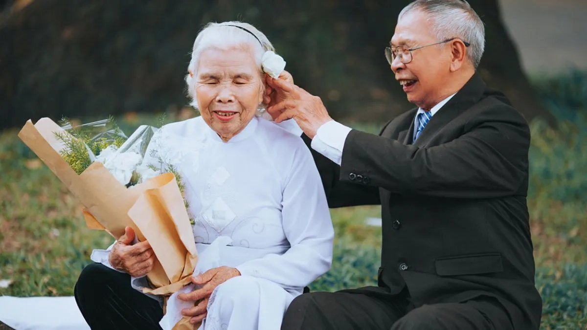 Hình ảnh kỷ niệm ngày cưới ấm áp của bố mẹ