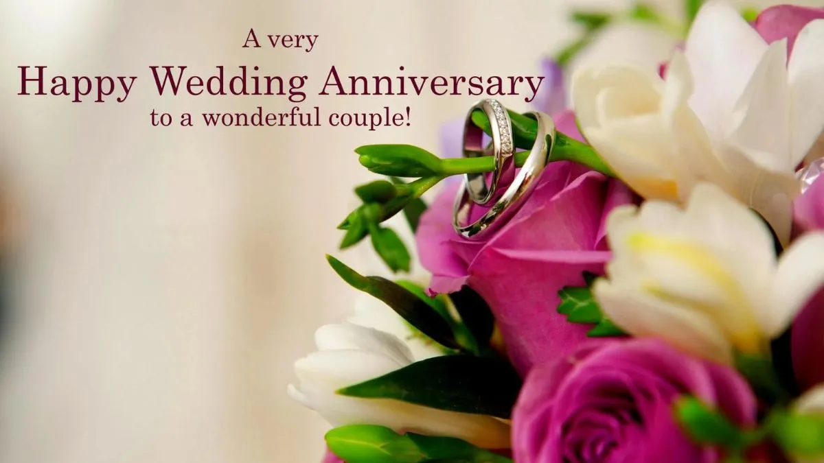 Vợ chồng hạnh phúc trao nhau lời chúc kỷ niệm ngày cưới