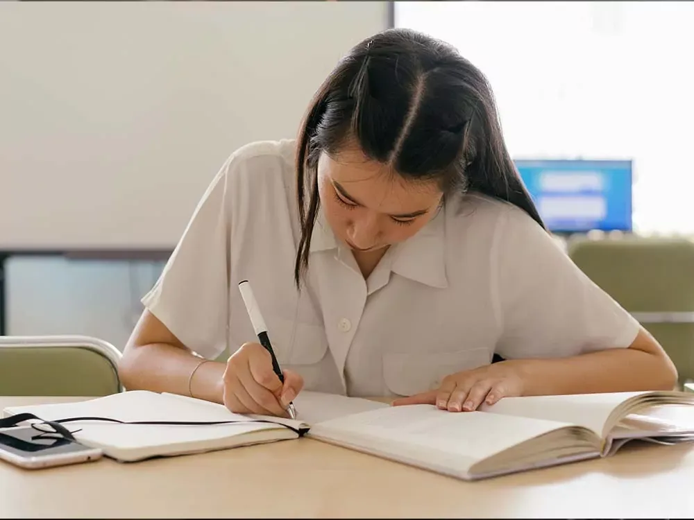 Bảng phân biệt chi tiết giữa cấu trúc avoid và prevent