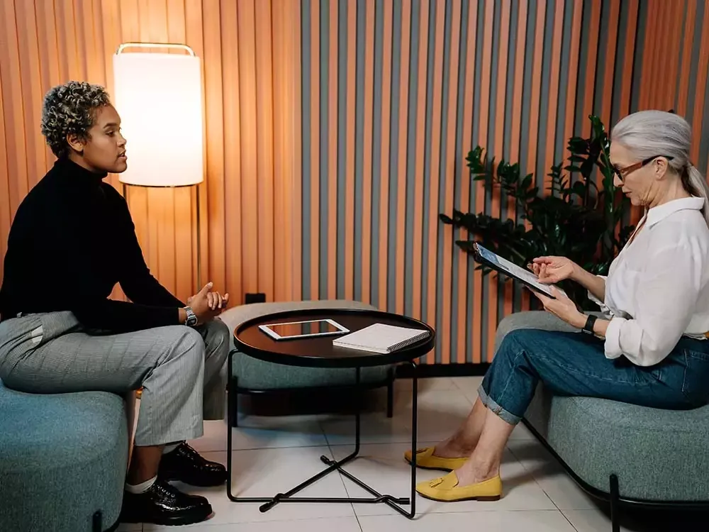 Điểm Mạnh Điểm Yếu Trong CV Tiếng Anh: Bí Quyết "Ghi Điểm" Với Nhà Tuyển Dụng 18 Điểm Mạnh Điểm Yếu Trong CV Tiếng Anh: Bí Quyết “Ghi Điểm” Với Nhà Tuyển Dụng