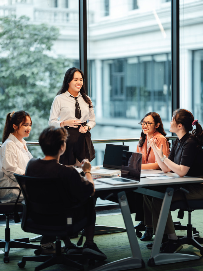 Sinh viên trải nghiệm chương trình học quản trị kinh doanh chuẩn quốc tế tại đại học VinUni