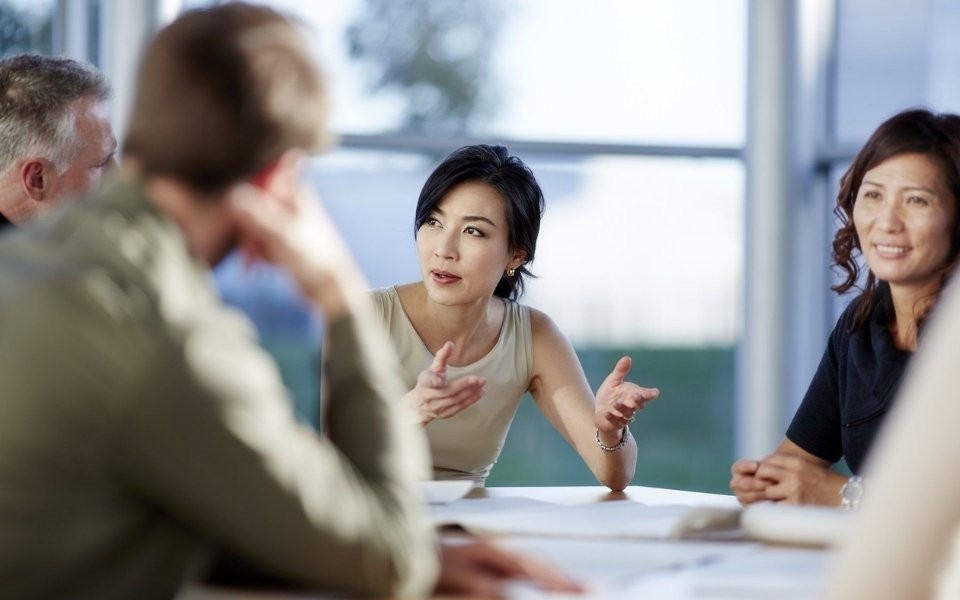 Sức Mạnh Của Sự Lắng Nghe: Chìa Khóa Xây Dựng Mối Quan Hệ Bền Vững và Phát Triển Bản Thân