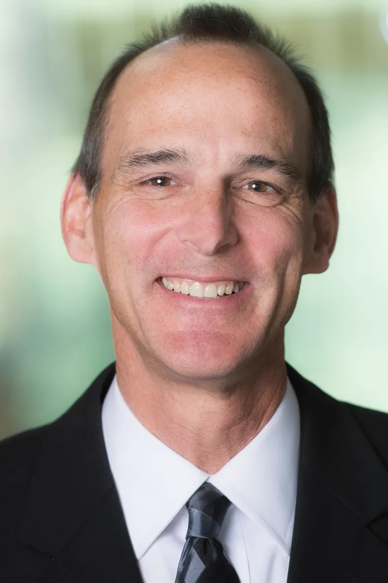 Cảnh sát phong tỏa và khám nghiệm khu vực phát hiện thi thể nạn nhân