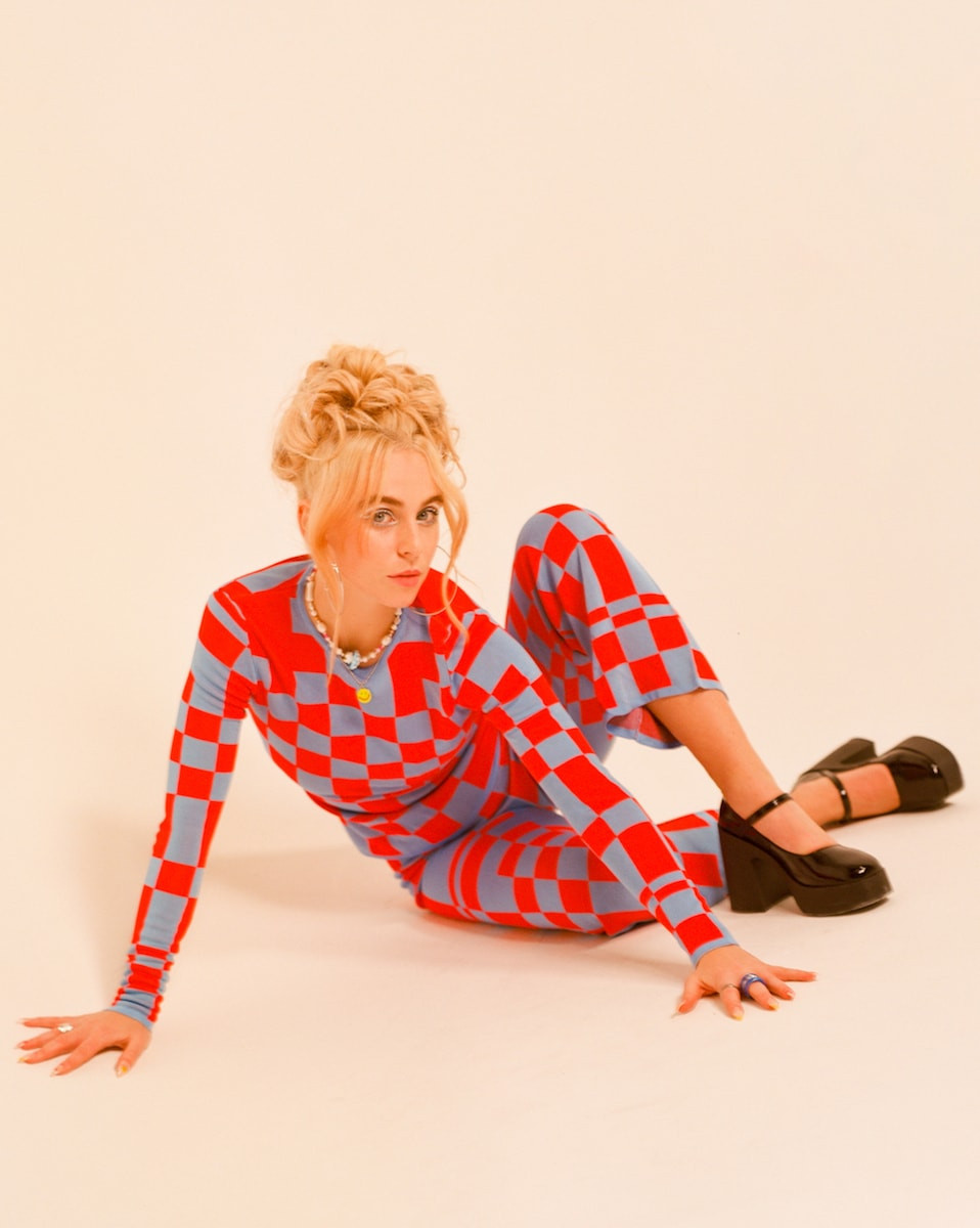 Rose Gray: Hành Trình Âm Nhạc Đầy Cảm Xúc và Sự Chân Thực 6 enfnts terribles interview rose gray 01