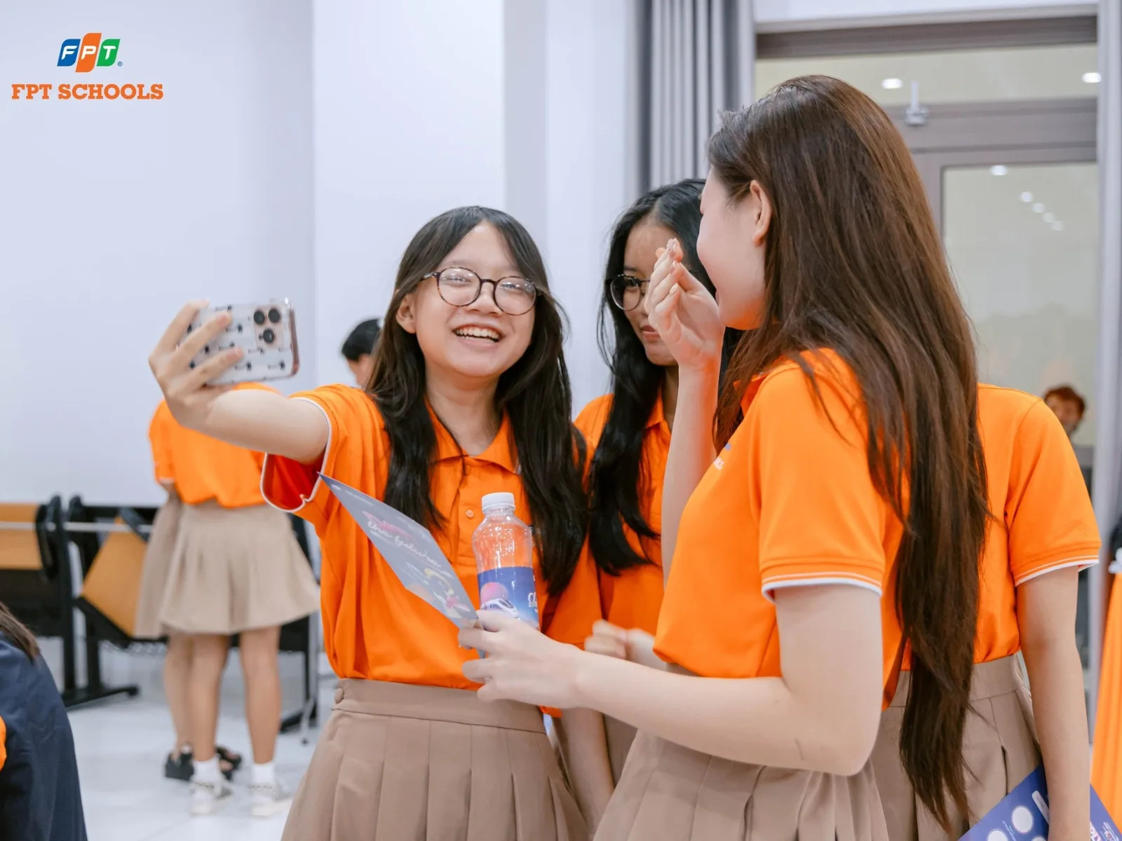 Vai trò của gia đình, nhà trường trong việc hướng dẫn và hỗ trợ