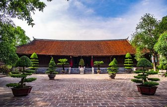 Khoảng sân rộng trước Đình Ngự Triều Di Quy thành Cổ Loa