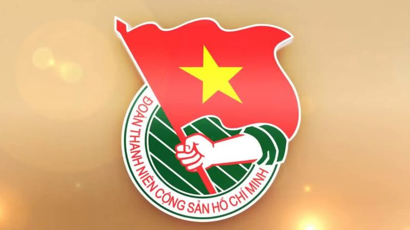 Cảnh sát phong tỏa và khám nghiệm khu vực phát hiện thi thể nạn nhân