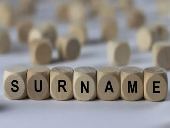 Surname chỉ Họ, First name chỉ Tên của một người